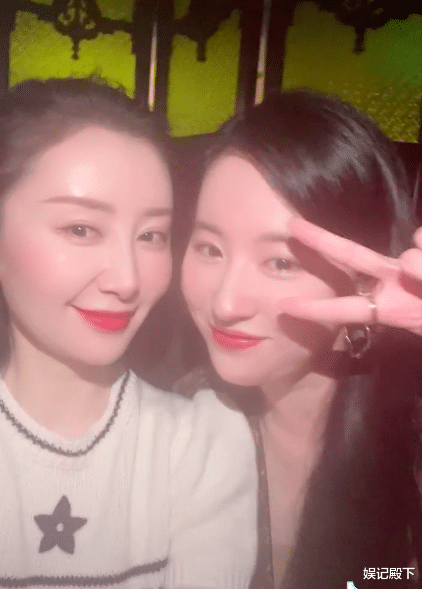 舒畅|刘亦菲舒畅同框合影，因暴漏天仙牙龈被骂惨，舒畅，咱不背这个锅