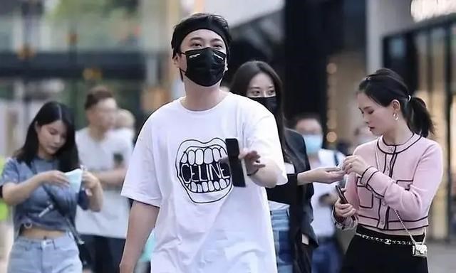 王思聪|王思聪携4个美女高调逛街，阵势之大令人咋舌