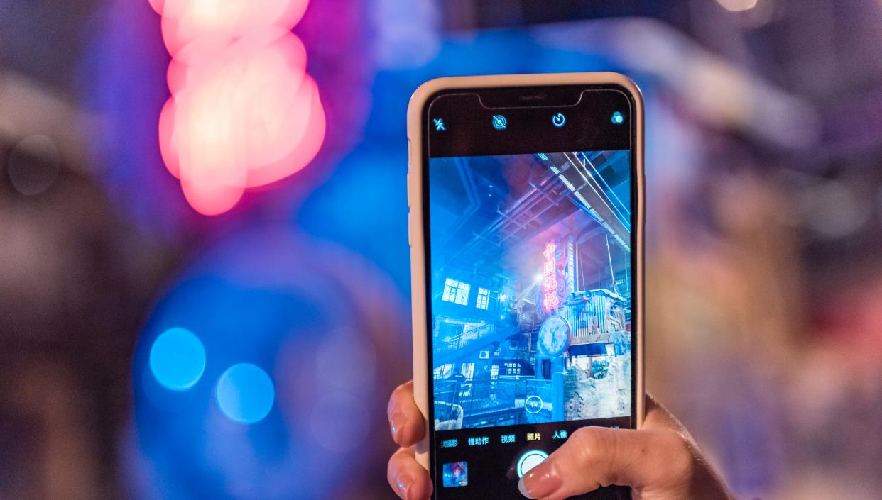 只为调好角度 为什么游客都要去文和友，排队上万桌，建筑神奇魔幻拍照好看