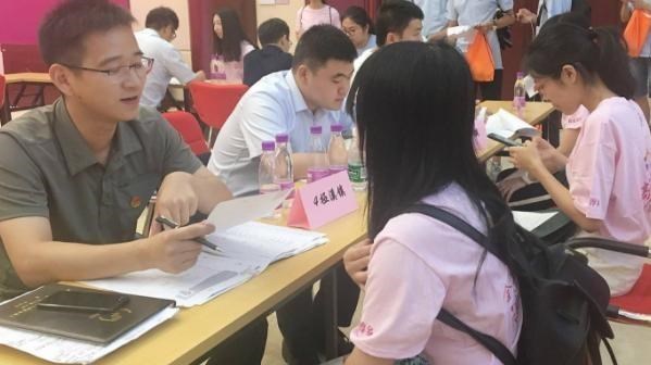 本科生|企业招聘又出新标准，与低学历相比，更不想录用三无家庭的本科生