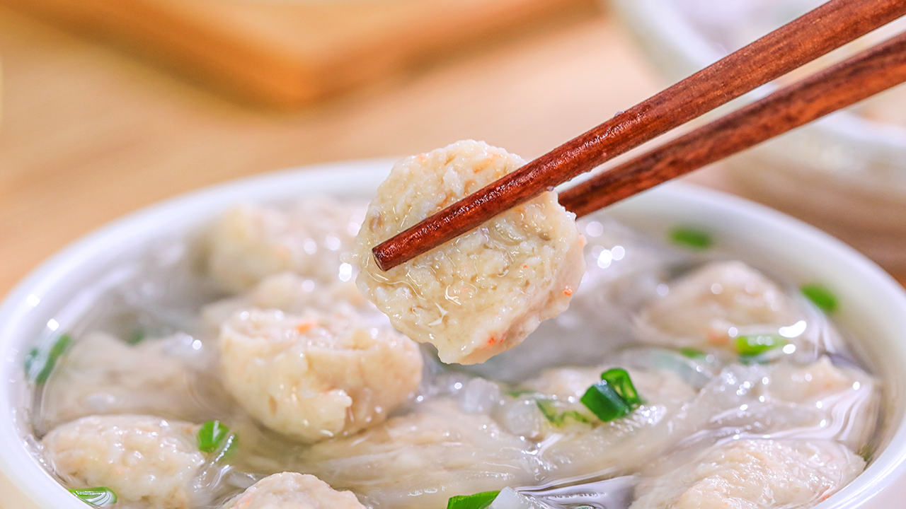 宝宝辅食微课堂|天再热也别逼娃喝水！这样吃，补水补钙又长肉，健康过夏天！