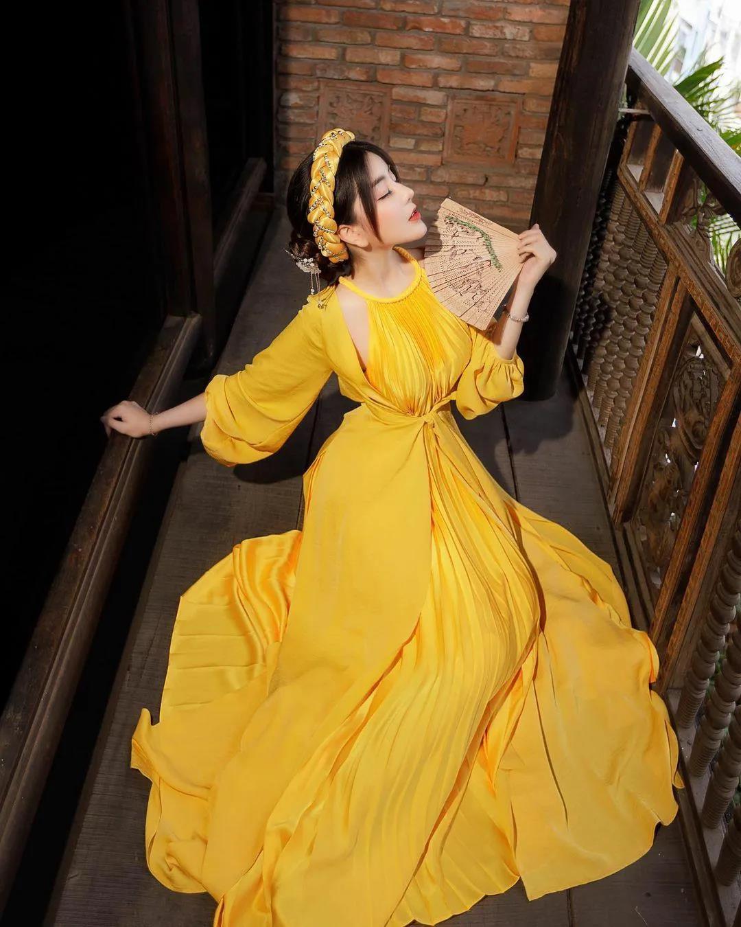 杜淳|赵露思的脸、卡戴珊的身材，这个16岁“网红校花”真的没整吗？