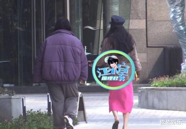 范冰冰|范冰冰脚踩拖鞋外出觅食，不停摸肚子再引怀孕猜想，被曝已安家上海