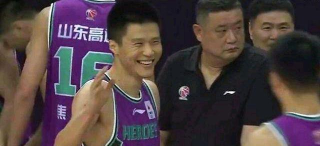 山东男篮|山东又一前锋迷失自我！巩晓彬因他舍弃国青得分王，如今成为鸡肋
