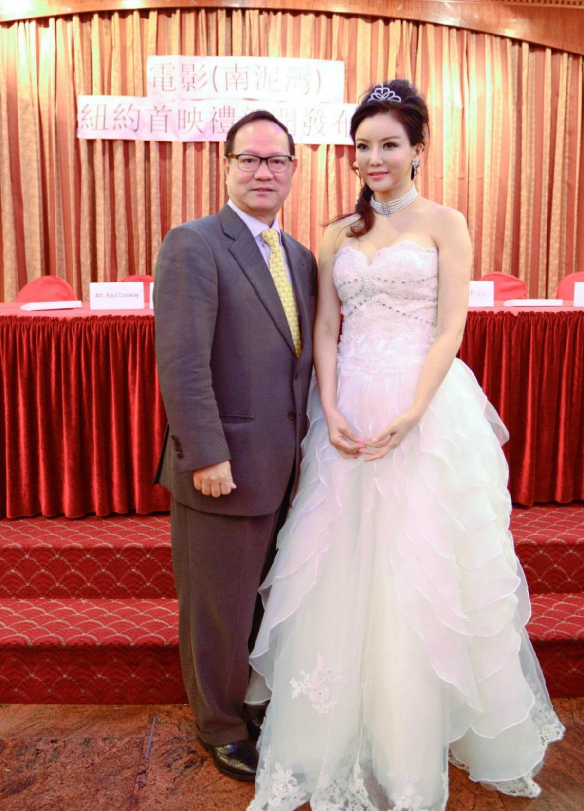 小白爱美搭 72年的彭丹变化真大，“网红脸”有点认不出，但穿黑长裙挺风情