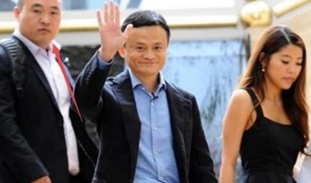 娱乐圈|马云的1米9美女保镖，天使面孔魔鬼身材，网友：不出道太可惜