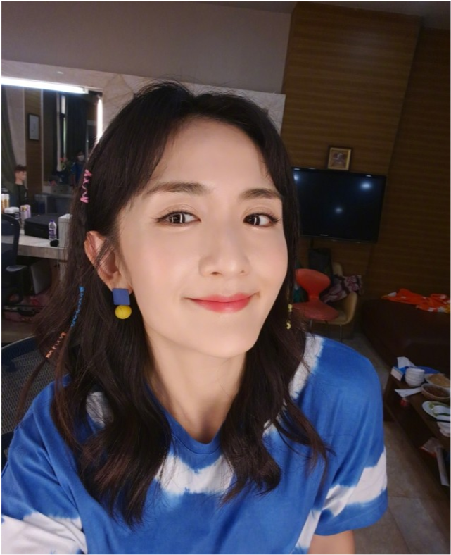 谢娜|谢娜为女儿写新歌，创作灵感来源女儿喜欢吹泡泡，与大张伟一起合作完成