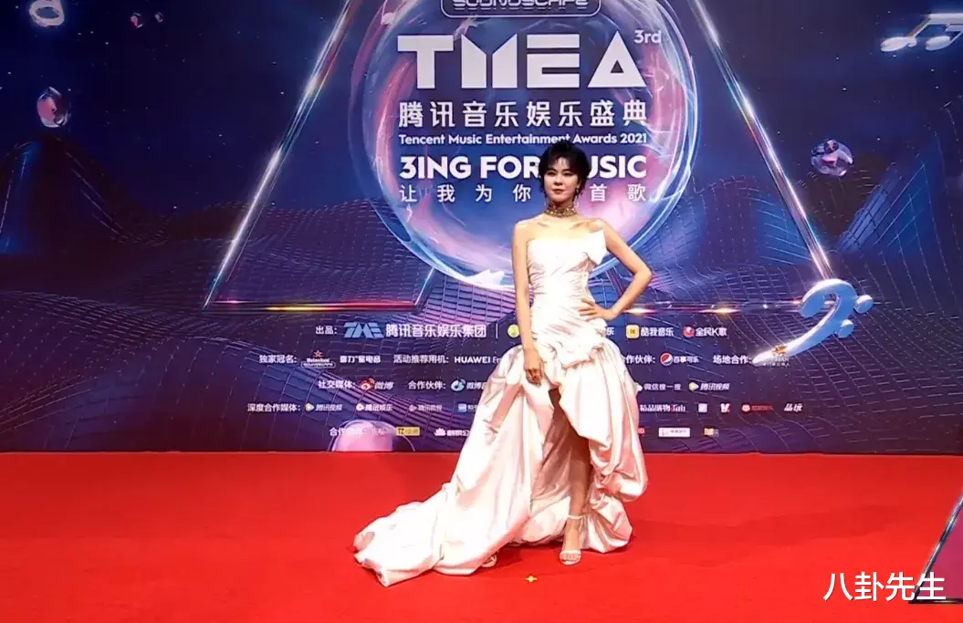 郁可唯|音乐盛典红毯高清照：郁可唯卡粉，刘雨昕状态好，金子涵发福