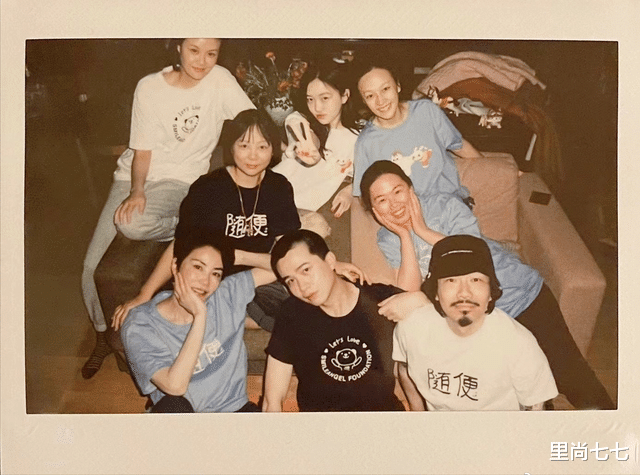 吴亦凡|王菲复工,4助理伺候返8000万豪宅休息,剪超短发脖颈前倾得厉害