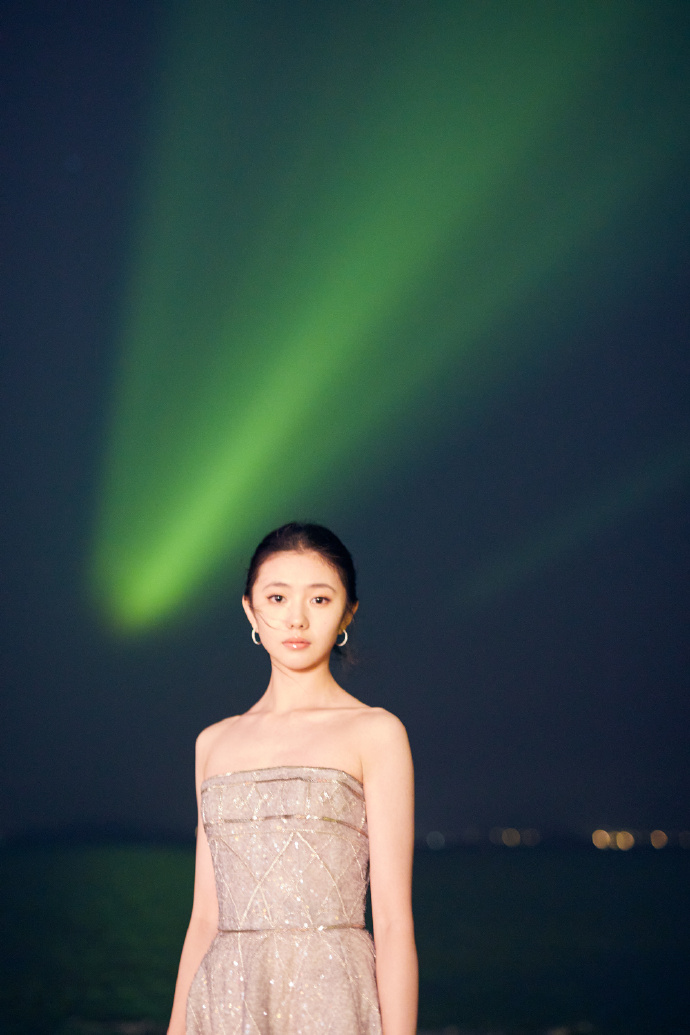 刘浩存|金鸡奖闭幕式举行：李冰冰、倪妮、关晓彤、吴宣仪等红毯造型曝光