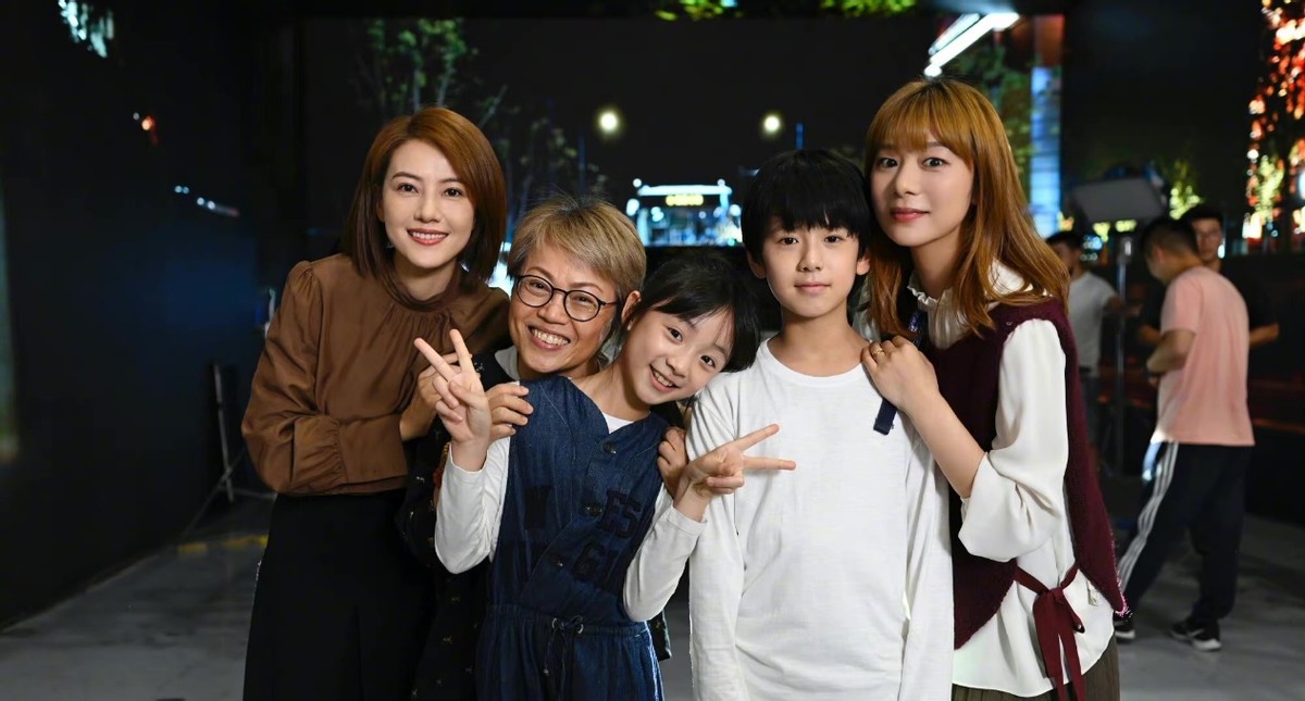 穿衣搭配|高圆圆新剧好时尚！颜值终于回春，律师造型全曝光更成穿搭模板