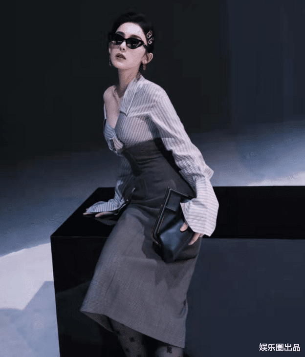 古力娜扎|古力娜扎早期丝袜写真曝光，阅读量超过300万，网友：怦然心动