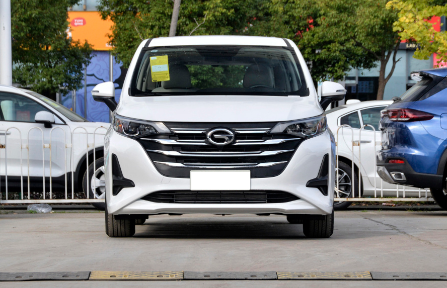 |五菱版“埃尔法”，比传祺M6还实在，车长近4米9，良心价8万多起