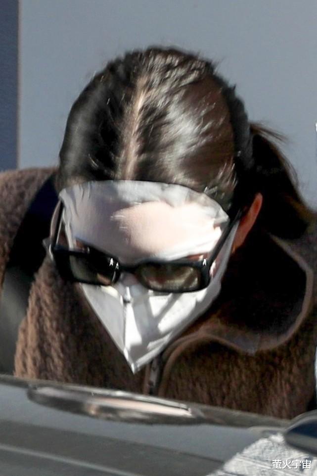 卡戴珊|超模肯豆嘟嘴拍照,卡戴珊家最美姐妹可爱,却被质疑丰唇整容