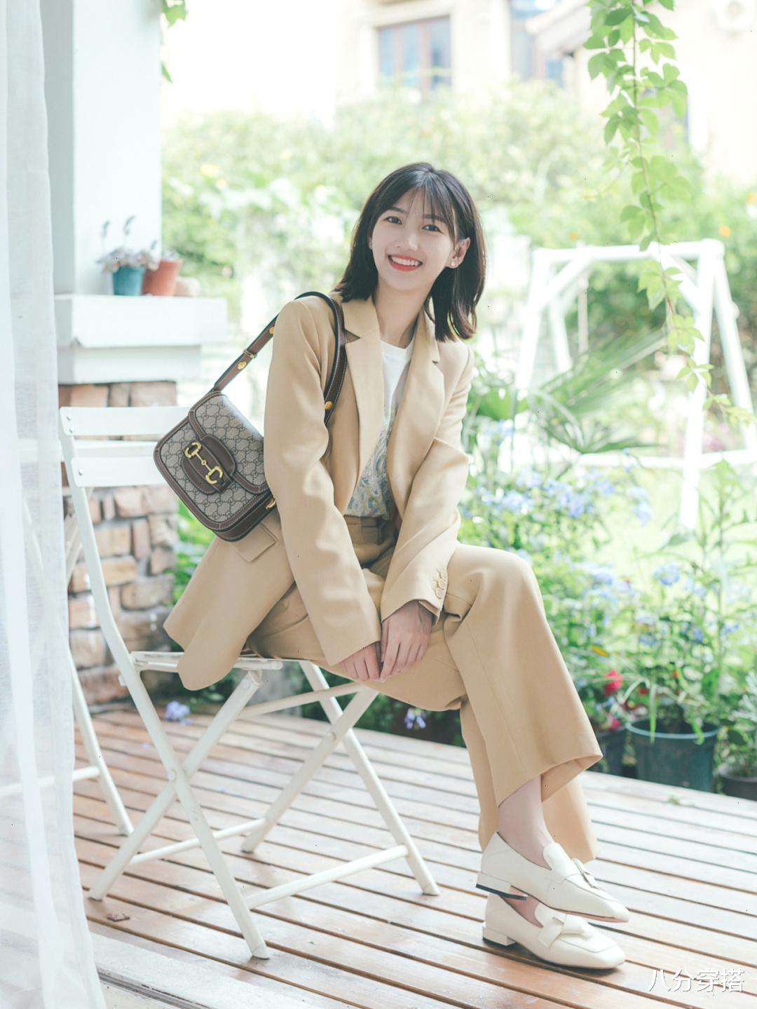 穿衣搭配|知性干练的职场穿搭示范，潇洒利落又有气场，彰显霸气的一面