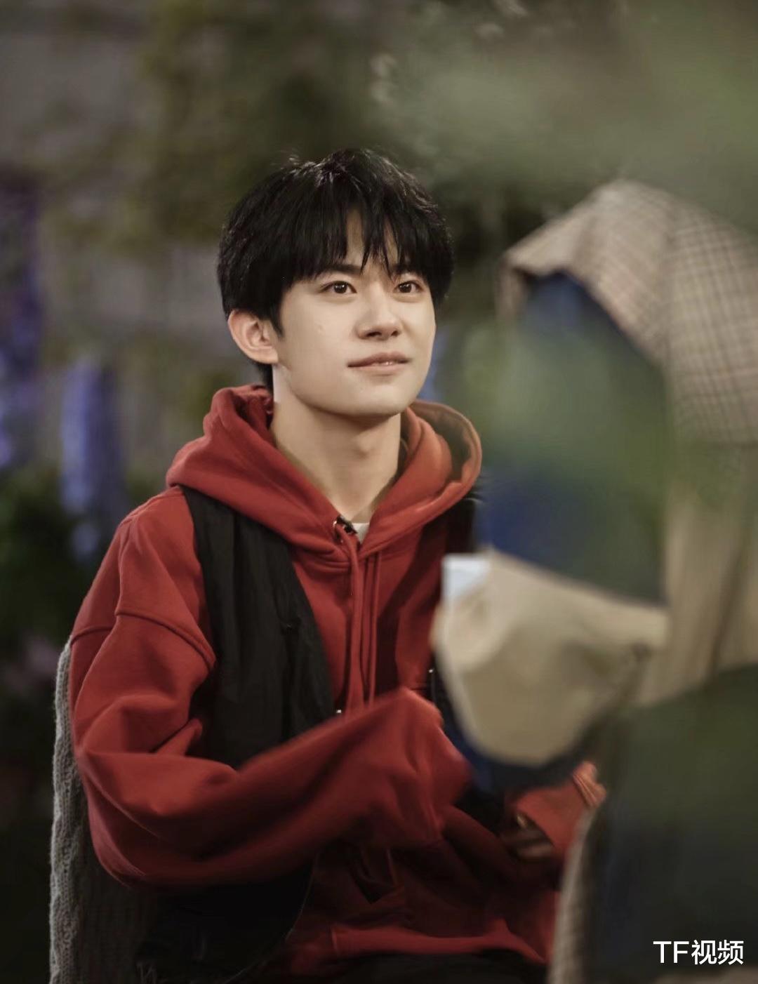 易烊千玺|易烊千玺新行程曝光？行程安排无人知晓，粉丝猜测千玺只是来嗦粉