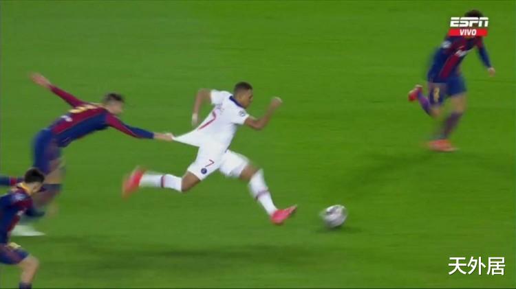 姆巴佩|巴萨34岁后防核心火了：痛骂队友+问候他母亲！狂拉姆巴佩球衣