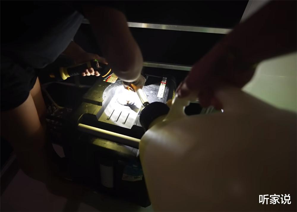 听家说 钓鱼爱好者的水上船屋：将36㎡设计成两室两厅，住一家六口没问题