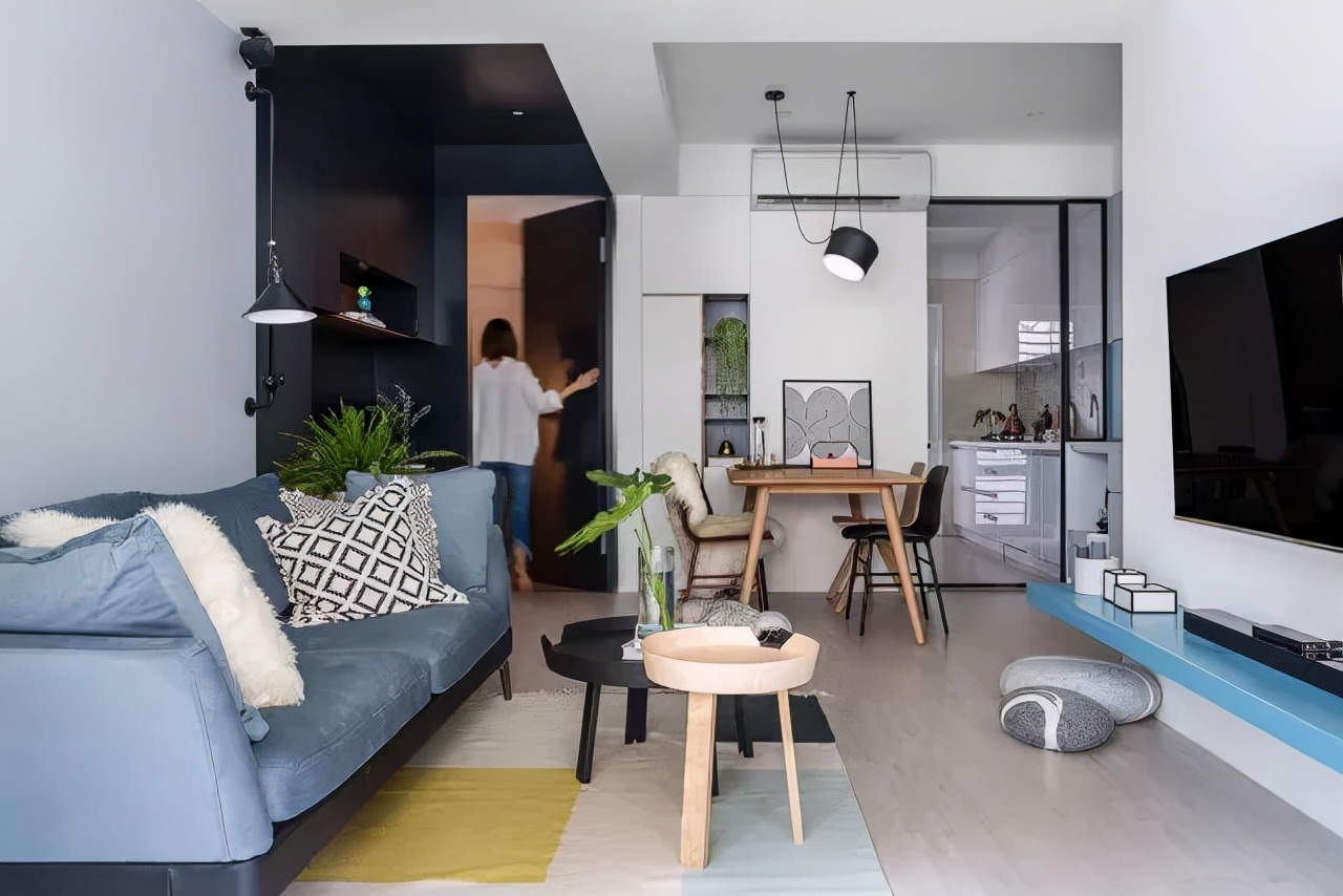 70平米的简约风设计完工,玄关设计第一次见,虽小但实用性很强