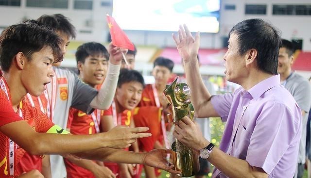 足協(xié)|申花問足協(xié)：哪家俱樂部經得起誤判不斷？陳戌源回答山東泰山