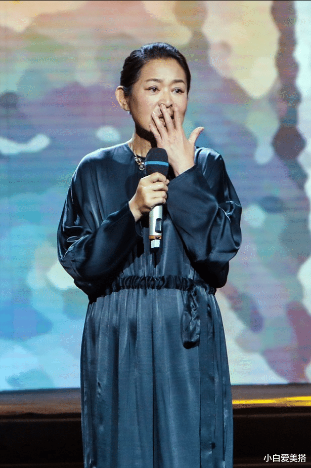 小白爱美搭|倪萍与鞠萍罕见一同出镜，都成了“奶奶辈”的人，真是岁月不饶人