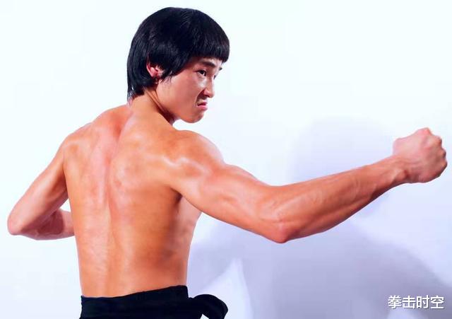 王宝强|现代李小龙叫板鹿晗：我长得比王宝强帅，一根手指头就能让你趴下