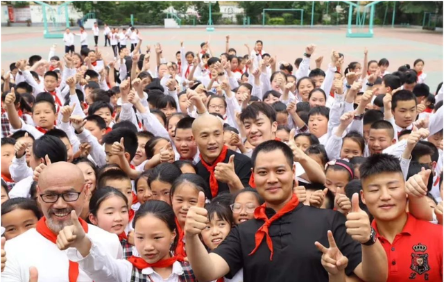 若珍|中小学实施延时服务,教师日子越来越难过,现已成“弹性工作制”
