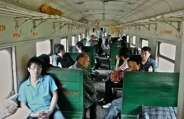 被时代抛弃的绿皮火车,最后开到哪了?