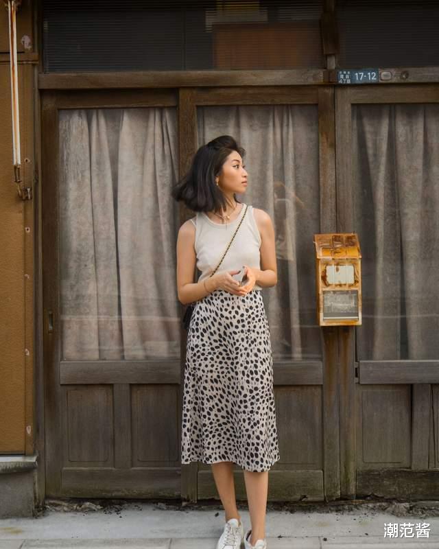 潮范酱|泡泡袖、小碎花烂大街?跟欧阳娜娜学不会撞衫款裙装穿搭术