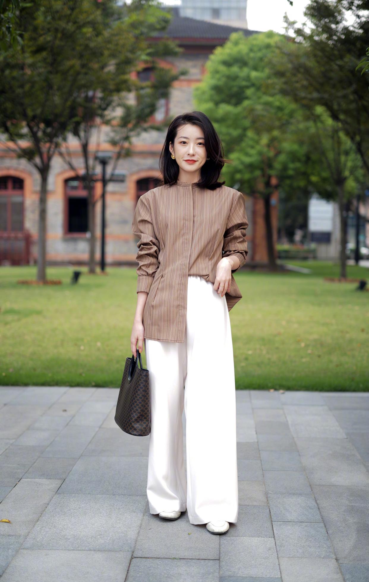 裤子|这个夏天，“白色裤子”这样穿，优雅大方还显瘦，职场女人都爱了