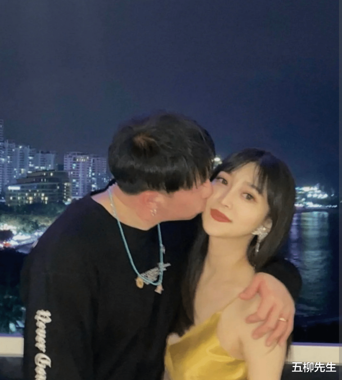 德云社|祝老婆单身？德云社烧饼送520礼物翻车，本尊：吃没文化的亏了