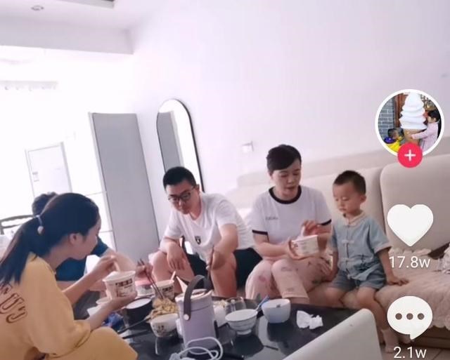 许敏|久违露面的许敏再为家乡代言，精神饱满状态佳，显得年轻了不少