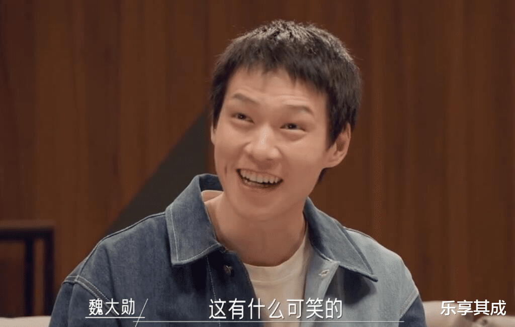 魏大勋|魏大勋被逼现场摘发套，花美男变成了铁憨憨，连00后也跟假发套杠上了