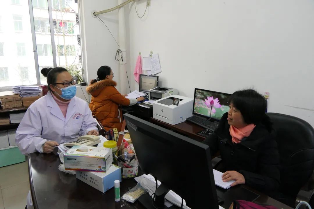 天全新闻 郑云琼：难不倒，累不垮的天全疾控人