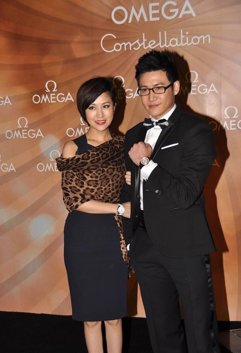 白小白的衣橱|鲍蕾陆毅夫妇同框，陆毅戴眼镜挺斯文的，鲍蕾披看着真“贵妇”