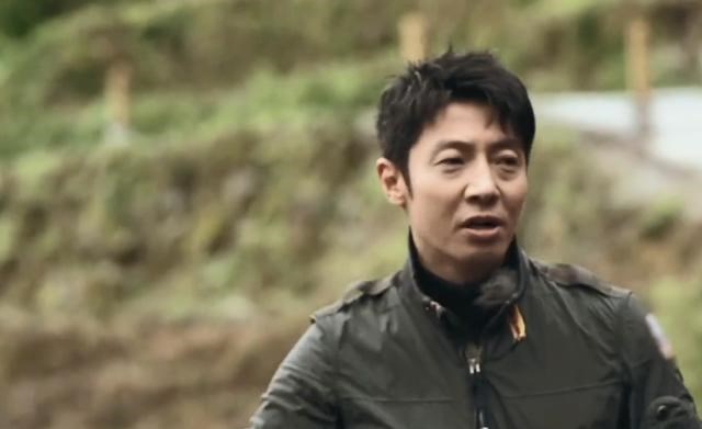 撒贝宁|撒贝宁：缺乏绅士度，同俩六旬女星爬山关键危险时刻只顾游玩拍照