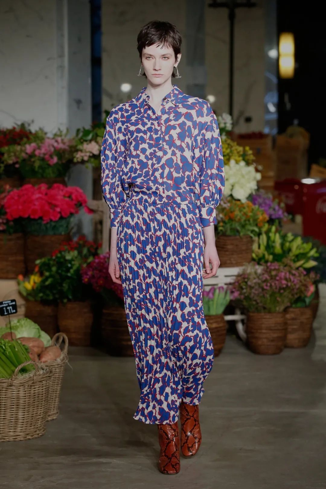 纺织服装时尚内参|Jason Wu 告诉你周末逛超市要这么穿!宽松针织毛衣搭配阔腿裤