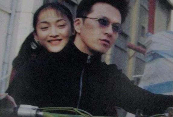 一只麦兜 47岁周迅被曝陷入姐弟恋，再度恋上音乐人，王菲也曾追看男方演出