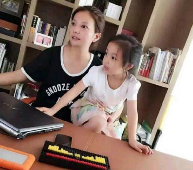 赵薇|42岁赵薇的亲哥哥曝光,难怪妹妹事业这般成功,网友:不得不服