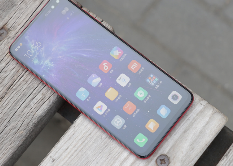 摩托罗拉|体验了米11，比较修长，男人的手不会觉得手机大，屏幕细腻是细腻