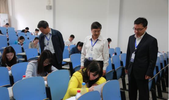 一更育儿|中小学教师行业竞争加剧，入职门槛再拔高，本科学历或成最低标准