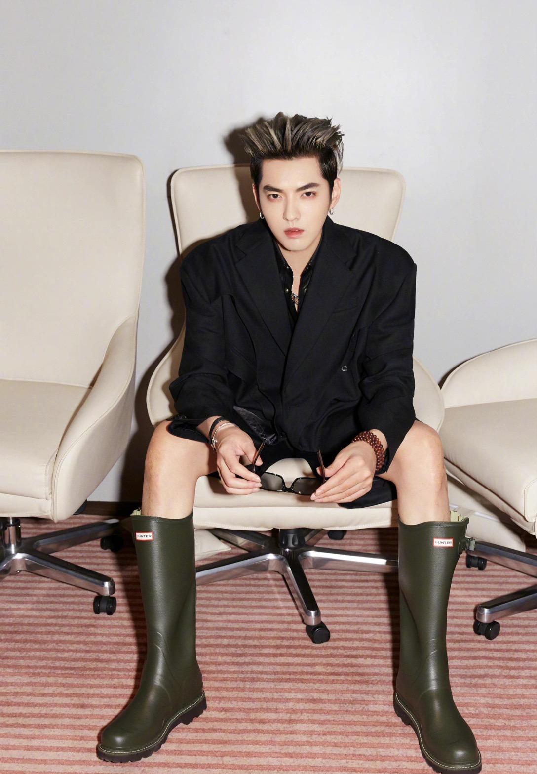 时尚圈的奇葩大喵|吴亦凡的确有副好皮囊，旧照新看依旧养眼无比，难怪少女会迷失！