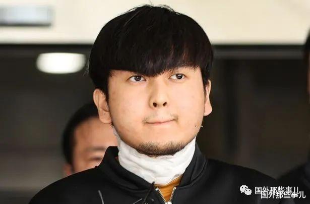 男子扮快递员上门杀死25岁姑娘和其母亲妹妹,在3具尸体旁吃喝3天