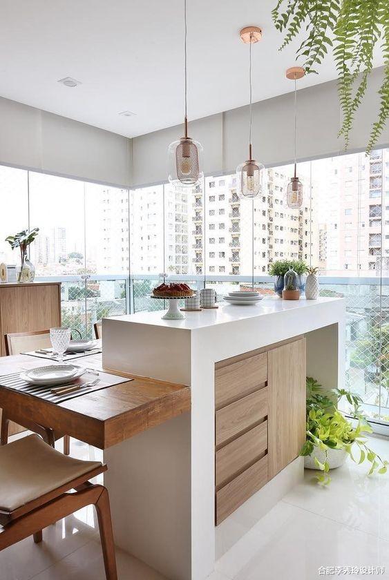 理想中的阳台除了洗衣晾晒，还应该是阳光餐厨区，提高生活品质