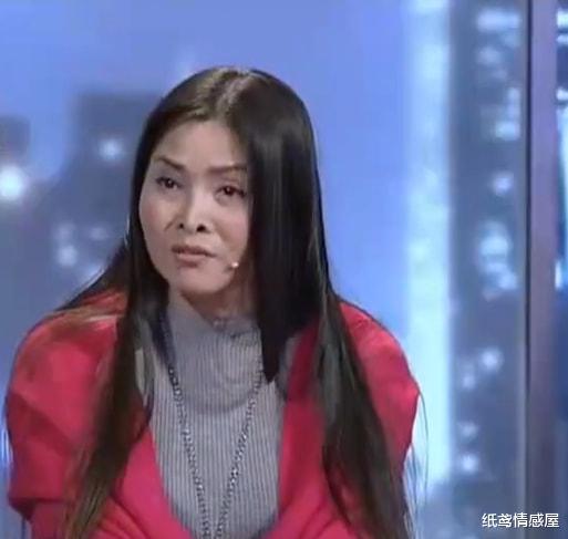 花心丈夫转走家里财产,妻子一查收款人,气的当即提出离婚