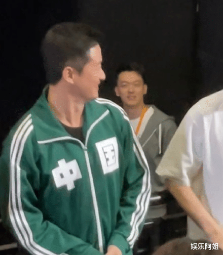 章子怡|《我和我的父辈》首映礼：吴磊裤子成焦点，章子怡梳鱼骨辫太减龄