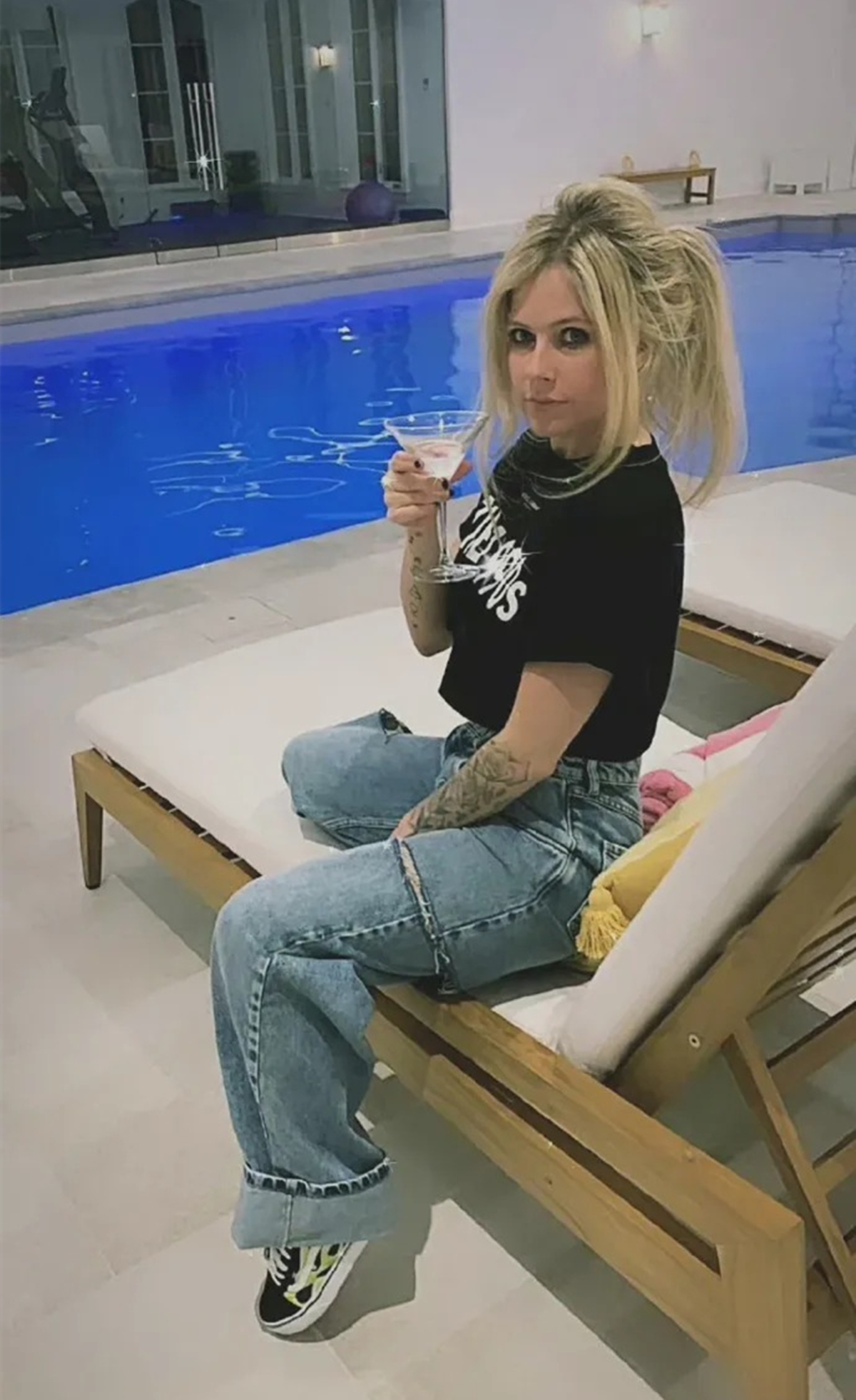 艾薇儿|37岁的艾薇儿这是怎么了？ 怎么衰老得这么厉害！