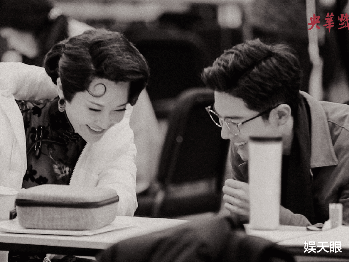 许晴|30岁肖战，52岁许晴，从对视到亲吻拥抱，绝了