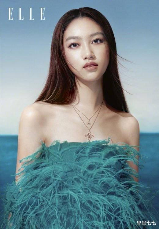 t台秀|任达华17岁女儿首登T台，同台刘雯长腿抢尽风头，180身高太瞩目