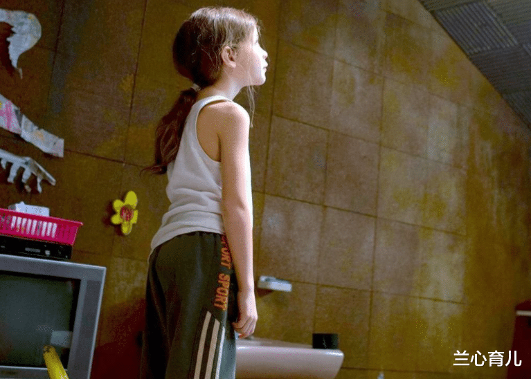 兰心育儿|吴亦凡翻车后，与17岁女孩互动被曝光，为女孩捏了一把冷汗